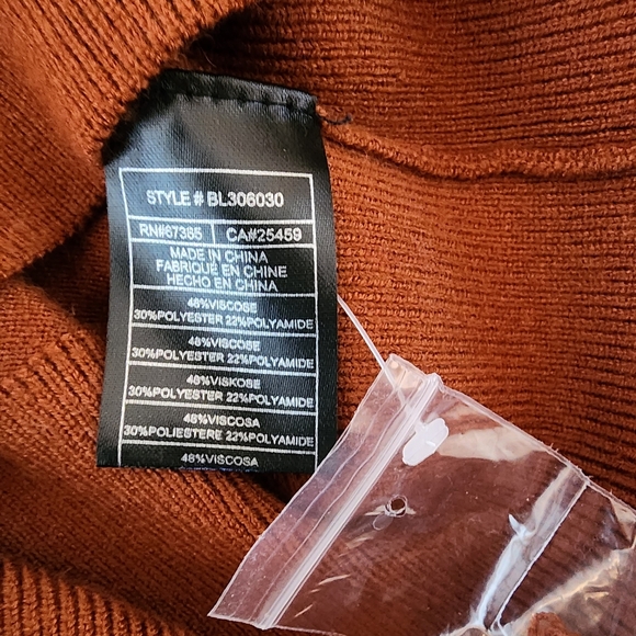 BB Dakota Steve Madden Burnt Orange Sweater Size Medium NWOT - Picture 4 of 4